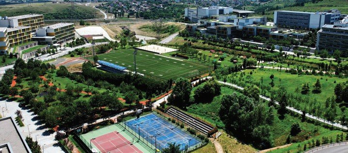 Açık basketbol ve voleybol sahası